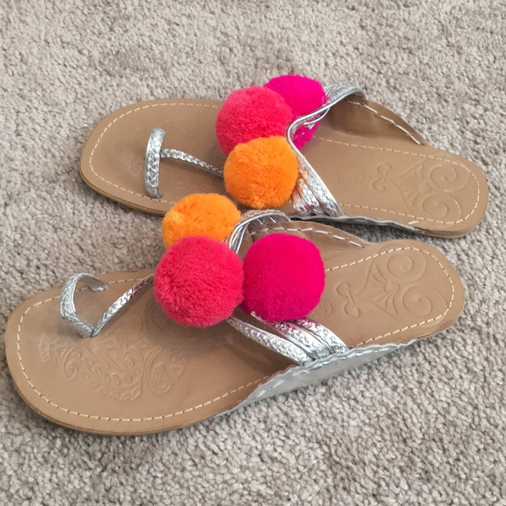 NEVER WORN Resort sandal